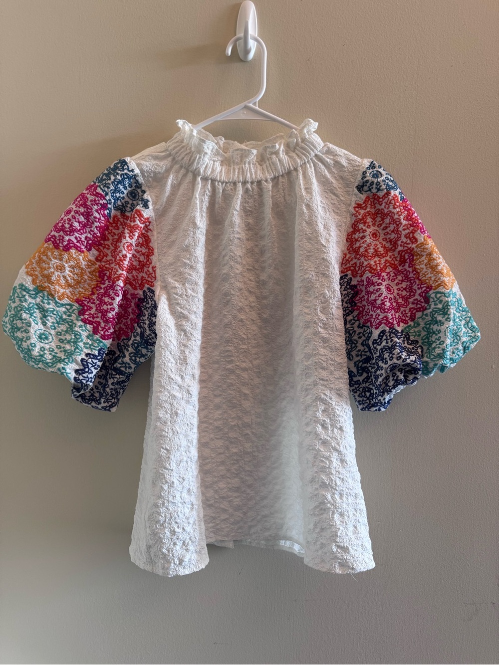 THML XS White Textured Embroidered Puff Sleeve Ruffle Neck Blouse